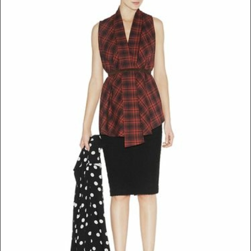 🎁 Red plaid vest